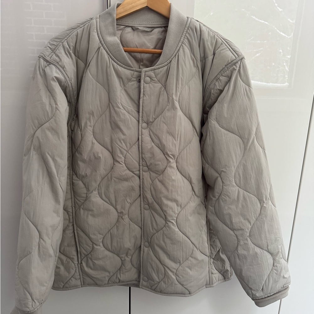 Women's Light Gray Quilted Puffer Jacket L